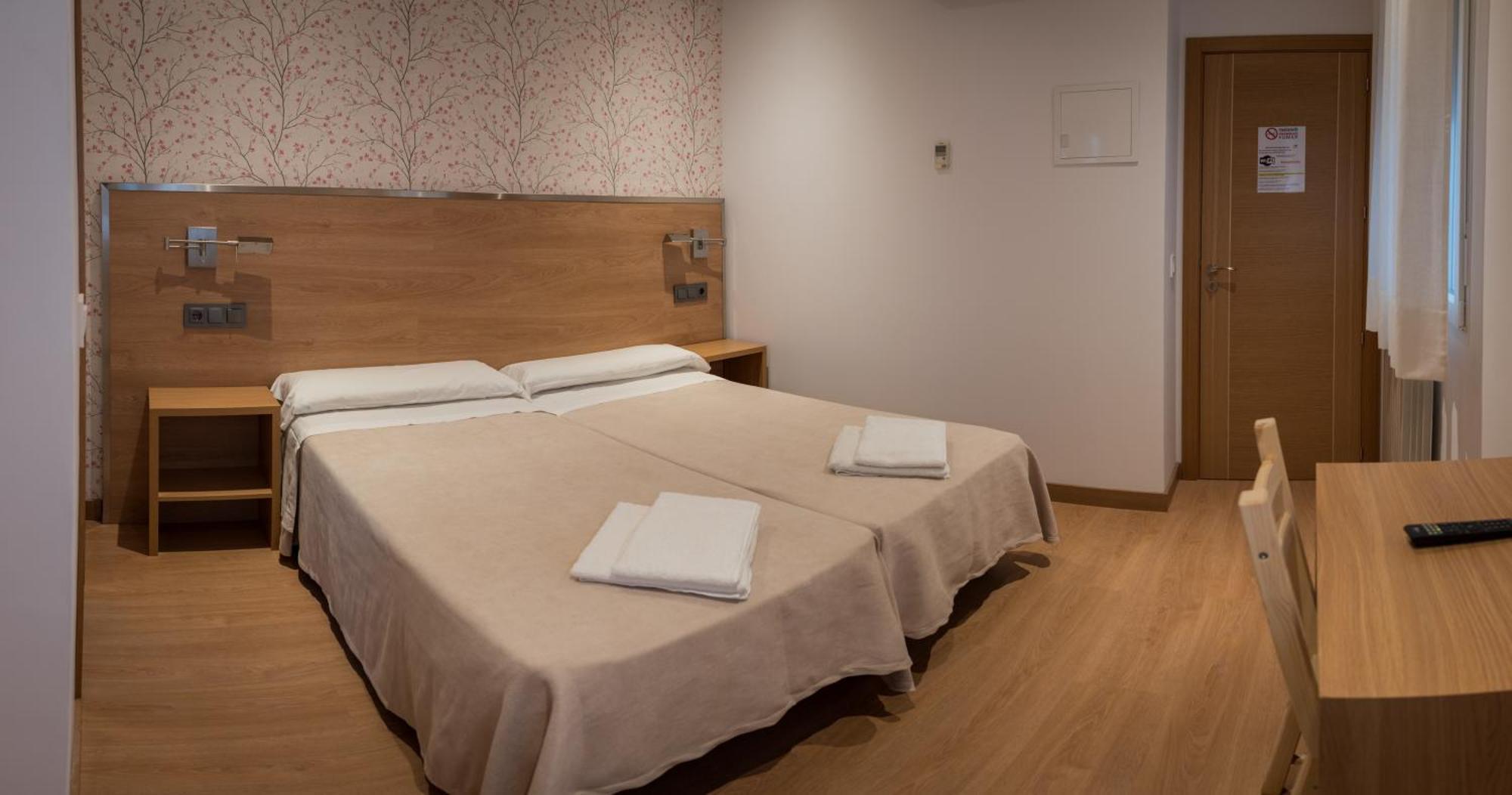 Twin Room,1698942297:JPEG